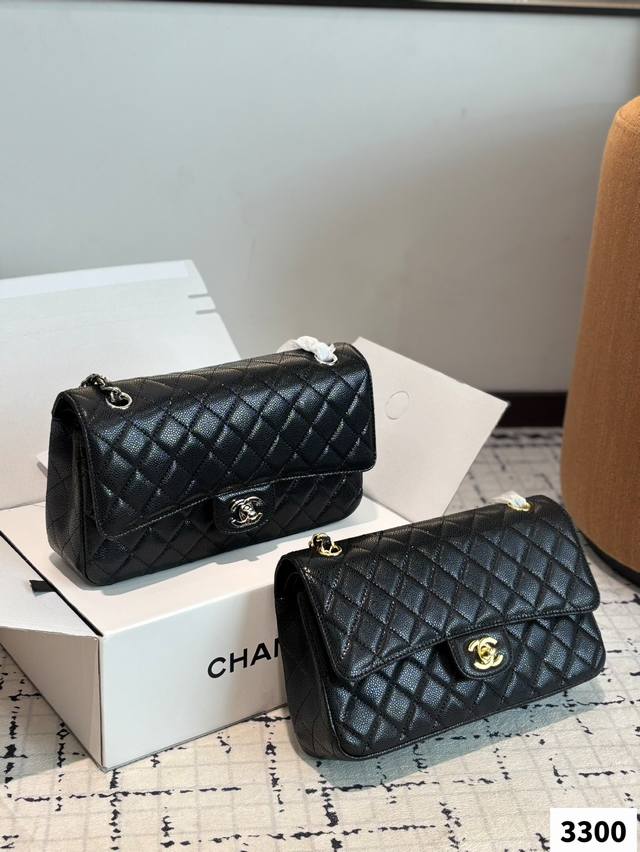 配飞机盒折叠盒子 Chanel 香奈儿Cf包 超火爆时尚单品 高版本 做工精细 进口五金 让你无论是夏天还是冬天都能背上它出门 是不是性价比超级高 随便凹造型都