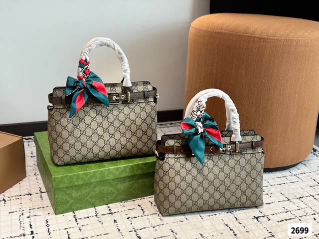 配盒子Gucci 托特 超级厚实 耐磨 容量超大装衣服 鞋子超能装 无论是手提还是斜肩背上 都超好看. 尺寸:28.20 配盒子Gucci 托特 超级厚实 耐磨 容量超大装衣服 鞋子超能装 无论是手提还是斜肩背上 都超好看. 尺寸:28.20