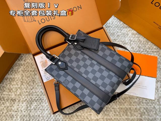 原版复刻 飞机盒 Lv 琴谱包 男包购物袋 万年不过时 专用Lv面料原单五金 原版开模定制 男女同款 手感超软 超舒服 尺寸 19 22