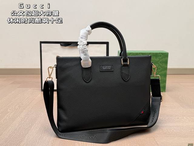 Gucci酷奇公文包 休闲时尚 酷飒十足 超大容量满足任何需求 尺寸38 28