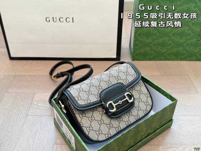 配盒 Gucci 酷奇1955 “她们总是那么复古”马鞍包 姐妹同行时，常听人这么说道， 从小耳濡目染，也深陷复古的魅力。 复古在时尚史上向来是重要的一笔 经过