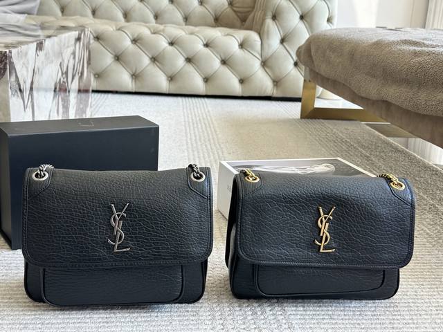 ysl泡泡皮Niki邮差包 简直不要太酷,包型好看没有缺点,柔软细腻羊皮营造出复古照旧风格手拎或者腋下都很可气场十足男女均可驾驭时尚与功能兼备上身舒适又时髦 超 ysl泡泡皮Niki邮差包 简直不要太酷,包型好看没有缺点,柔软细腻羊皮营造出复古照旧风格手拎或者腋下都很可气场十足男女均可驾驭时尚与功能兼备上身舒适又时髦 超