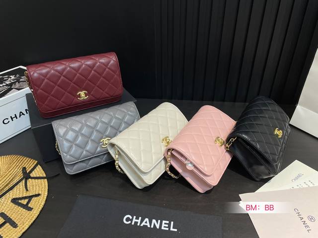 配折叠礼盒 香奈儿金球发财包 Woc 品质很不错！ 包包有卡位 有暗袋！很实用！ 尺寸：19*12