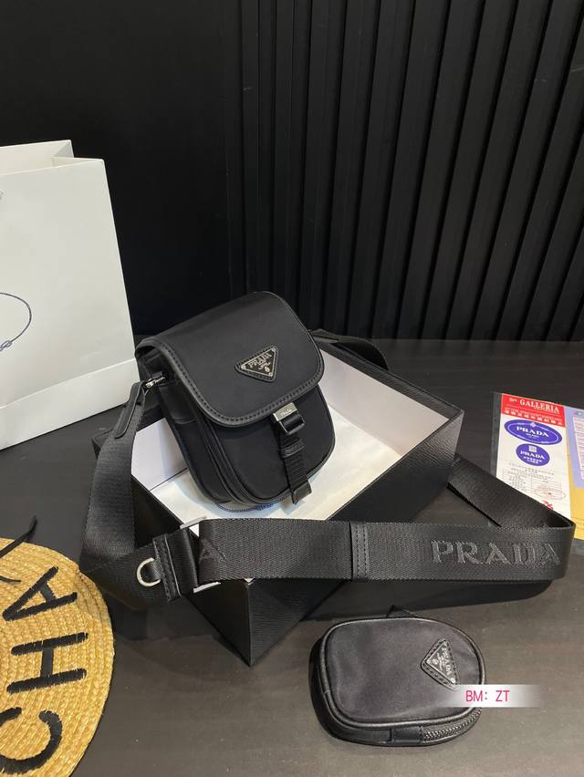 配盒 普拉达尼龙手机包 百搭又时尚 高级非常百搭 男女皆可 尺寸14*18