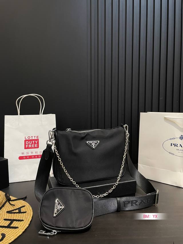 配盒 普拉达 Hobo斜挎包 prada 可腋下可斜挎 颜值高 日常出街首选 尺寸：24*17