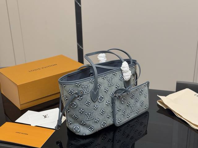 配折叠盒飞机盒 Size： 28.21Cm Lv Neverfull 中号购物袋！ 骨灰级产物！ 经典到无可复制！ 有质感！有味道！