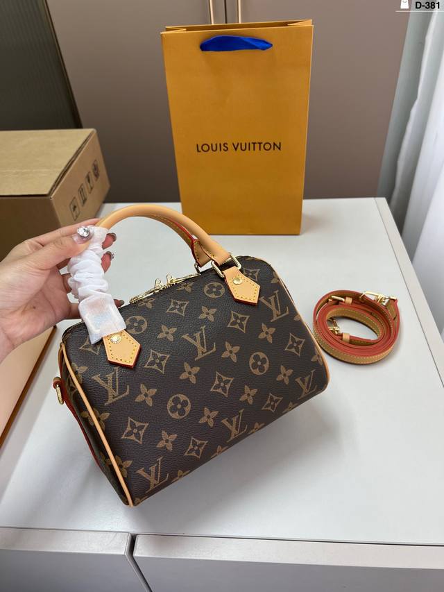 芯片版本 Lv 路易斯威登枕头包 百搭时尚 颜值超高 是每个潮酷女孩必入单品 D-381尺寸20×14折叠盒飞机盒