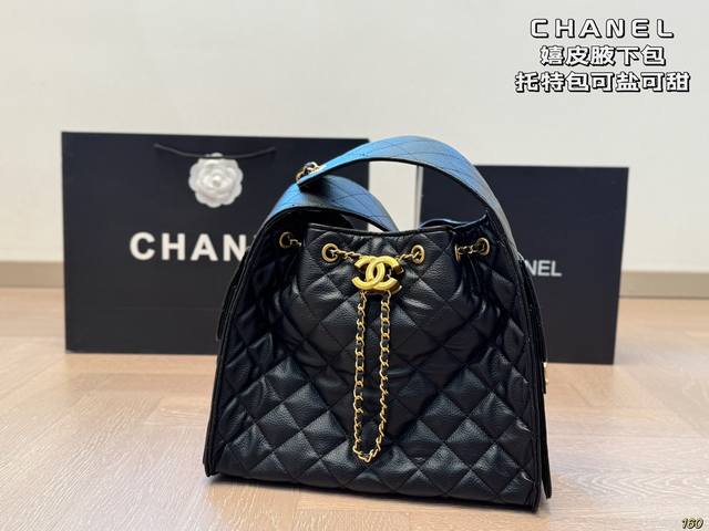 香奈儿Chanel 嬉皮腋下包托特包 这款觉得手拎就很好看 配休闲装很酷啊! 实物很漂亮 质感超级棒 尺寸28 23 香奈儿Chanel 嬉皮腋下包托特包 这款觉得手拎就很好看 配休闲装很酷啊! 实物很漂亮 质感超级棒 尺寸28 23