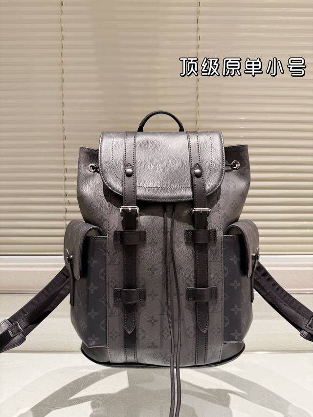 小号 Lv Tiro双肩包 顶级原单 终于找到一款能装又不丑的男生通勤包了之前一直背 Gaston Luga这个牌子来自瑞典斯德哥尔摩日,设计也很北欧,线条简洁 小号 Lv Tiro双肩包 顶级原单 终于找到一款能装又不丑的男生通勤包了之前一直背 Gaston Luga这个牌子来自瑞典斯德哥尔摩日,设计也很北欧,线条简洁