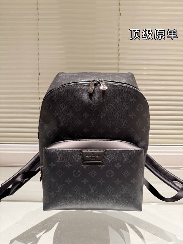 顶级原单 Size：28.38Cm L家 Apollo双肩包 台湾进口pvc 超高清五金Logo标志、 专用里内里 直男必备款。 Lv最好看的黑色老花双肩包 大