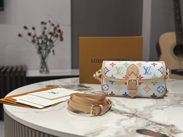 对色对花 顶级版 双盒包装 Lv 新款 村上隆小可爱 2025 白三彩Diane Nano迷你法棍包 在小红书刷到就马上安排了真的是一天都忍不了了尊的太太太好看