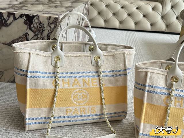 大小同价 尺寸:38*30Cm 大 33*25Cm 小 小香家 25C早春度假系列 马赛与海 安排 今年出的这个沙滩包可太好看了 让人已经迫不及待开始期待了