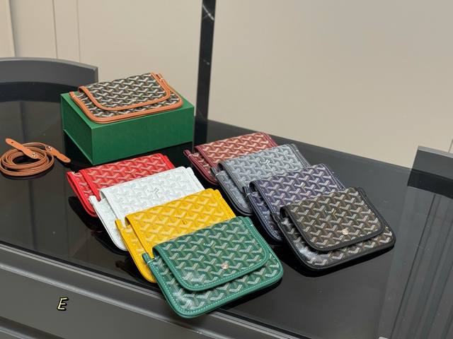 配盒 戈雅信封包 属于这个季节的包 完美1:1定制 从头到尾全部都是客订哦！ 尺寸：20*14Cm