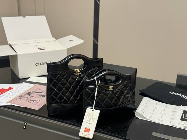 配盒 升级版 Size：20*14Cm 23*19Cm 香奈儿23A值得入手的 可可爱爱的横版31 Chanel又又又复刻了 新款31Bag出了Minisize