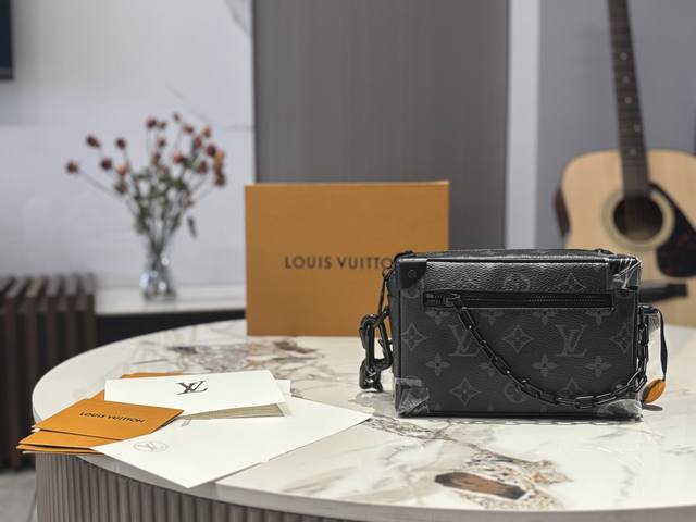 全套包装 Lv老花Soft Trunk男女通用的方盒子，简直绝了 “。Soft Trunk老花盒子包 男装艺术总监Virgilabloh为这款Softtrunk