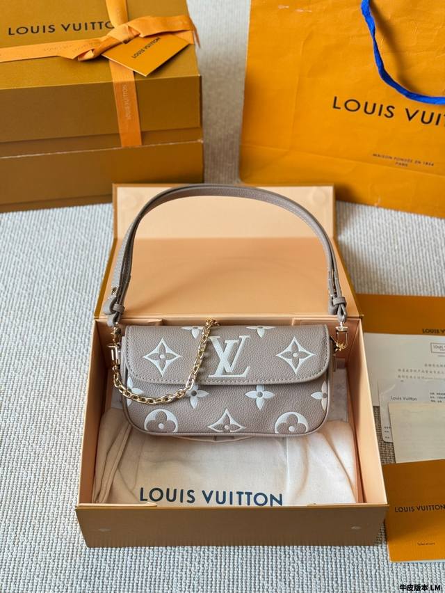牛皮版本 Lv 新品 Onthego East West横款 Onthego绝对是通勤工具包必备单品之一轻盈容量大百搭最最关键不娇气小号的尺寸刚刚好也不像老花的
