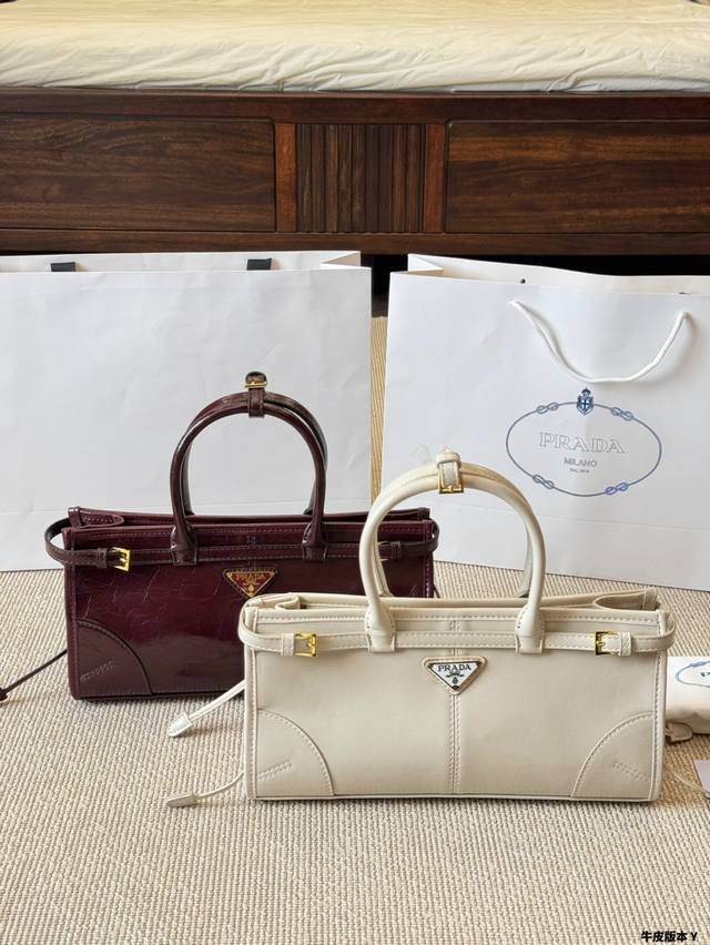 牛皮版本 prada 手提包 慵懒随性又好背 上身满满的惊喜 高级慵懒又随性 彻底心动的一只 Size：32 15Cm
