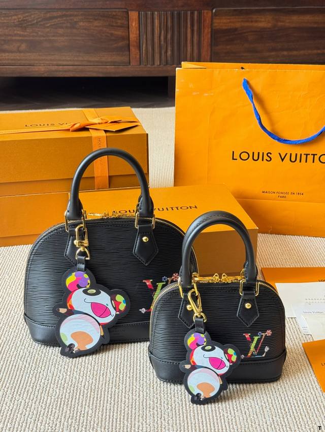 Lv Lv Alma Bb印花牛皮贝壳包 原版高品质 包包这款Retiro 手袋以标志性的老花面料制成 经典永恒。优雅低调的外形设计和宽敞的包身更加入了实用性。