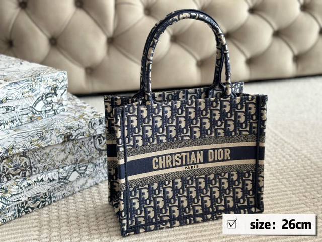 170 190 礼盒 Size：26*21Cm 36*28 Cm 41*35Cm D家 Tote购物袋 Cdbooktote23最新购物袋 立体刺绣 非普通货