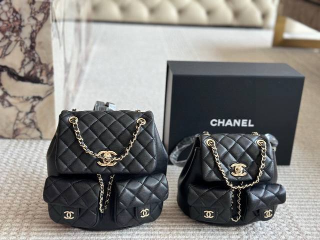 配盒 Size：20 19Cm 大号 17 15Cm 小号 小香家 Duma 双肩包 23p黑金小青蛙 可可爱爱 本季最可爱的双肩包 单肩 双肩手提