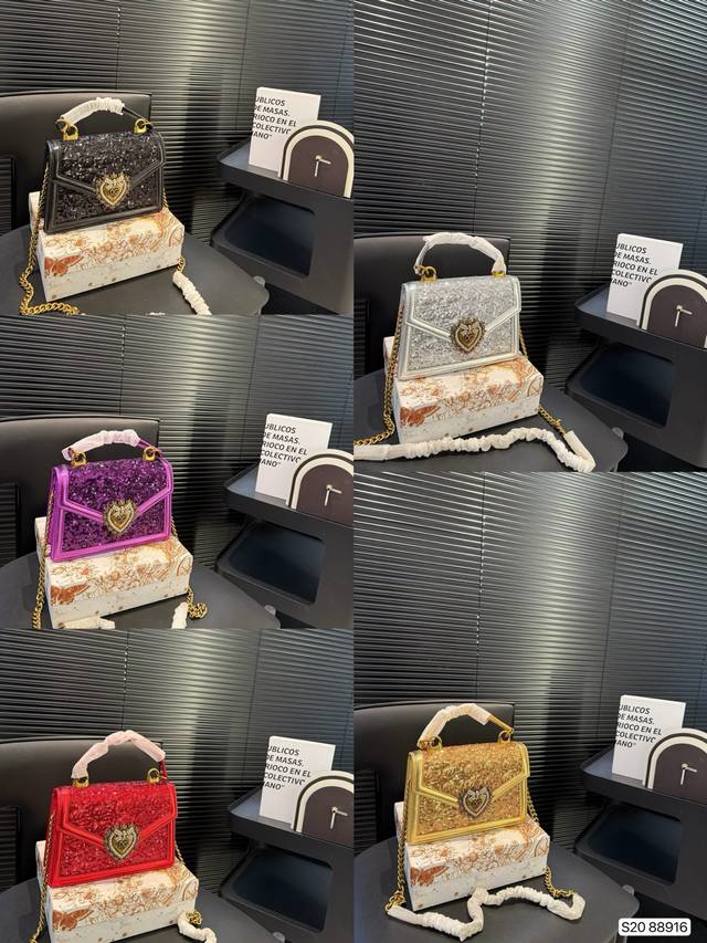 配盒子 Dg杜嘉班纳链条包 包包实在是太太太温柔了， 拿在手上少女感十足，仿佛时间停滞在听你诉说你们的故事~高级感满满 #杜嘉班纳Dg 尺寸21 15 货号88