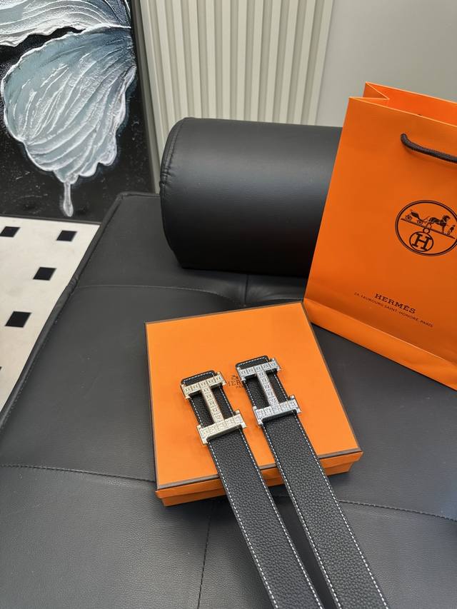 升级版 爱马仕！ ！高版本 腰带 嘿哈 原单牛皮皮带～热门款 皮带里面最火的啦～质量很好 全套包装！五金绝对不褪色 皮带头和专柜一样的哦～ 配礼盒手提袋发票
