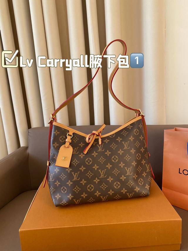 折叠飞机礼盒 Lv Carryall无论是外观还是实用性都下了功夫的Carryall腋下包，自重轻容量大；肩带自由调节长度，腋下包到单肩及腰上身效果都很好看，还