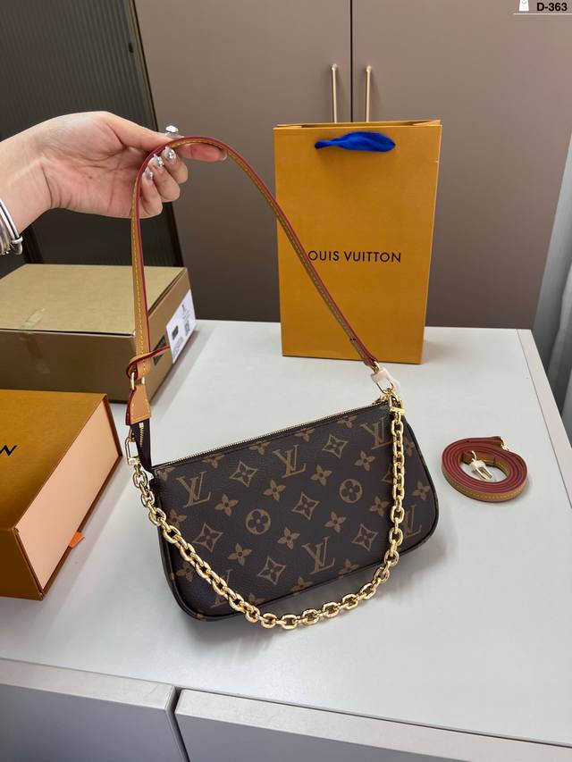 芯片版本 Lv中古麻将包 爆山的麻将包应该不用过多介绍吧 可腋下单肩可斜挎手提，容量也很可观 D-363尺寸23×13 折叠盒飞机盒