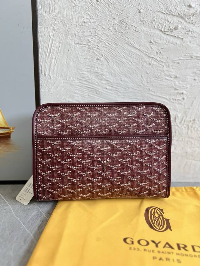 高定原单跑量 Jouvence 小号洗漱包柔软、轻便、小巧，是日常使用或短途旅行的完美伴侣。小巧的外形突显了它的多功能性：旅行配件、化妆包或包袋收纳袋。防水棉质