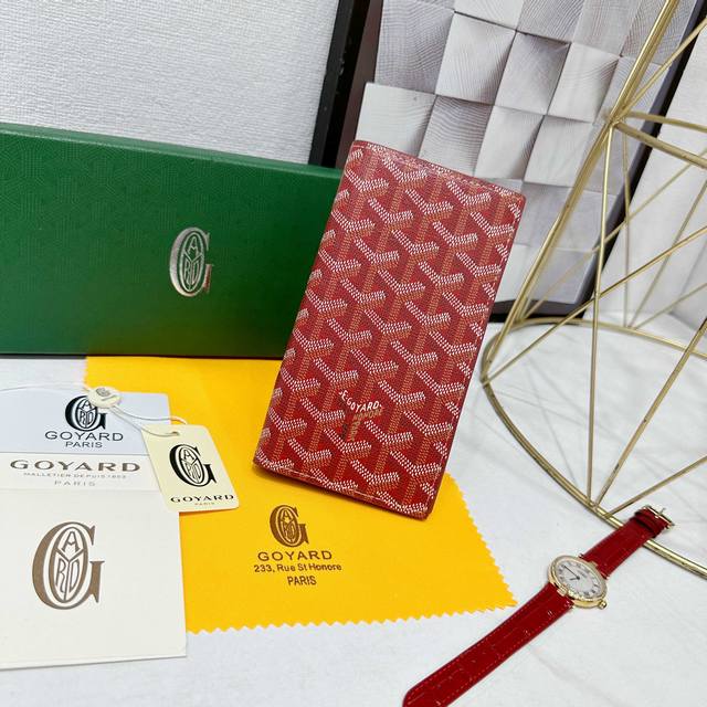 戈雅Saint-Roch 钱包采用长款设计，可存放卡片、证件和纸钞。其长形扁平的款式既适合放入包中，也可放入夹克口袋中。 款号: 98156 颜色: 灰色 尺寸