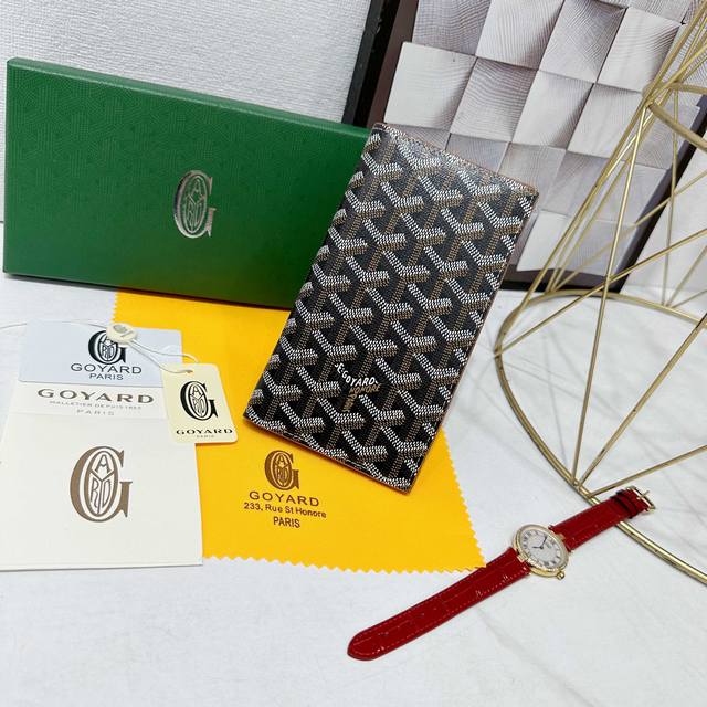 戈雅Saint-Roch 钱包采用长款设计，可存放卡片、证件和纸钞。其长形扁平的款式既适合放入包中，也可放入夹克口袋中。 款号: 98156 颜色: 黑 棕 尺