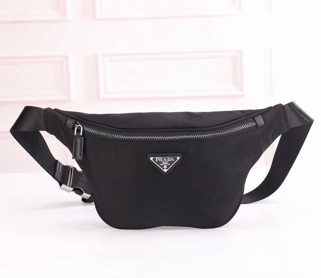prada-普拉达胸包 腰包官网同步 采用原版进口防水布料配原版五金 做工细节精致 手感舒服 代工 原版品质尺寸：30.17.6Cm210
