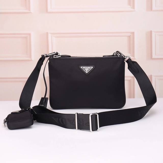 prada-普拉达斜挎包官网同步 采用原版进口防水布料配原版五金 做工细节精致 手感舒服 代工 原版品质尺寸：24 17.5 4Cm290