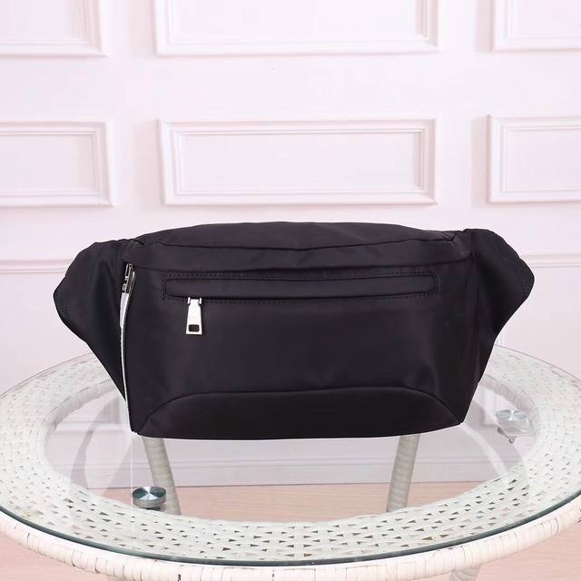 prada-普拉达胸包 腰包官网同步 采用原版进口防水布料配原版五金 做工细节精致 手感舒服 代工 原版品质尺寸：30.17.10Cm230