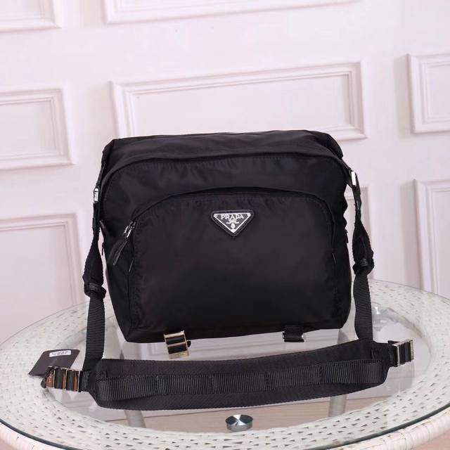 prada-普拉达斜挎包官网同步 采用原版进口防水布料配原版五金 做工细节精致 手感舒服 代工 原版品质尺寸：30.21.14Cm270