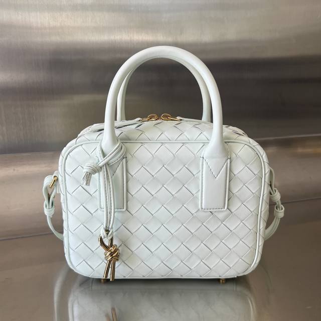 代购级品质 Bv 早春新款Getaway可爱萌萌公文包776736 包身小巧精致，背法百变，可Lady.可甜妹 采用羊皮革编织工艺打造，配有可调节可拆卸肩带，底