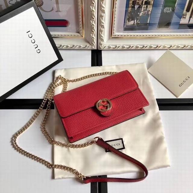 顶配版 G家爆款荔枝纹纹双G 链条包，有18个卡位，放7P无压力，链条120Cm,可拆卸。型号:510314！颜色：白皮，黑皮，灰皮，红皮，尺寸:20×12×4