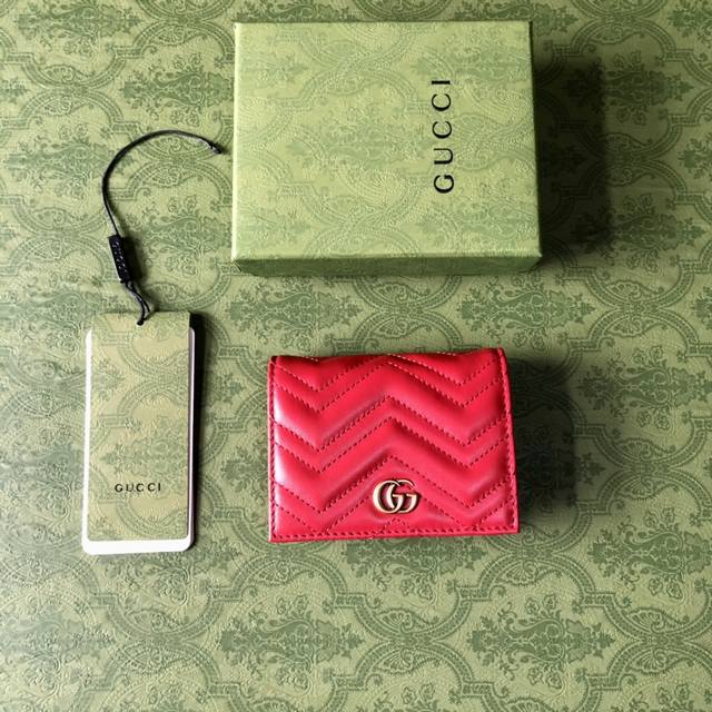 顶配版 原厂皮 配绿盒包装欧洲正品原单2018早春新款内配有拉链卡包Gg Marmont小卡包采用绗缝进口小牛皮打造配以人形纹涂鸦设计背面配以Gg标志复古金色金