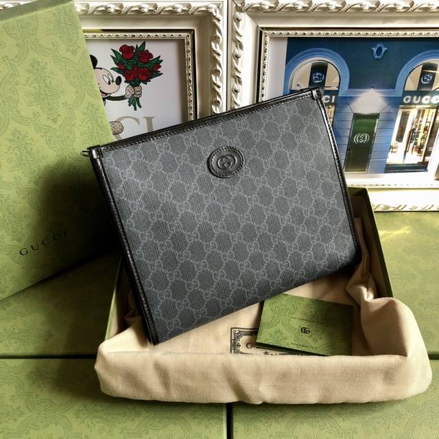 顶配版 顶级 新款Gucci Aria-时尚咏叹调 系列广泛运用Gg图案等经典元素和马术风格配件，令人回味起品牌创立之初的设计。这款简洁纤长的钱包采用黑色Gg