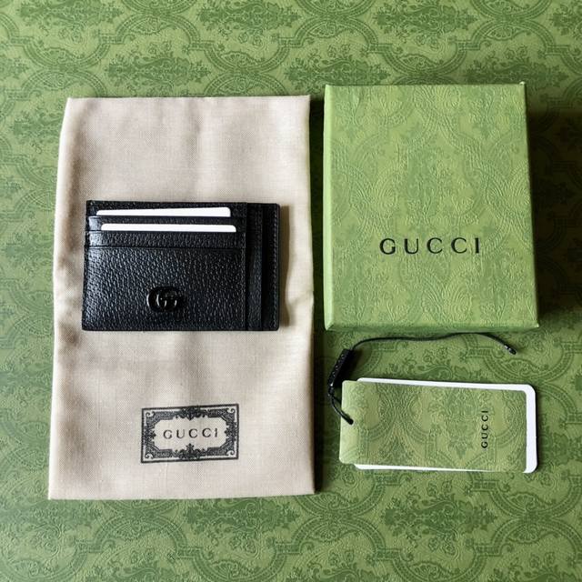 顶配版 G家正品开模制作，对版规格、对版内里做法，市场独家，图案已成为品牌标志之一，采用进口牛皮，简单大气，超大容量，非常实用，可拆卸意大利皮制腕带！内里侧面底