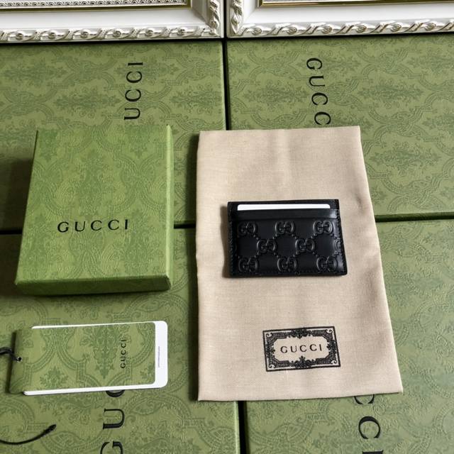 顶配版 原厂皮 绿盒包装 Gucci 顶级货品 ！原单品质，实物实拍！男女士通用款小卡片包，款号：233166！颜色:克压花 尺寸:10X7。出货了