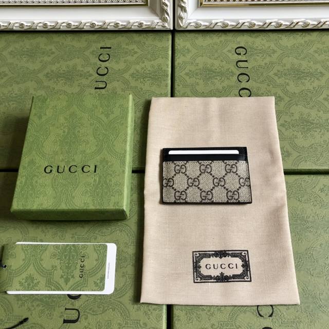 顶配版 配绿盒包装 独家私货 G家顶级货品 原单品质，实物实拍！男女士通用款小卡片包，款号233166啡Pvc 克皮，尺寸:10X7。出货了