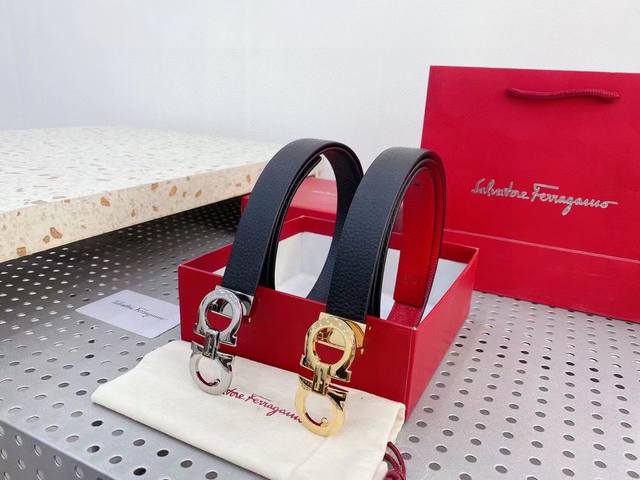 菲拉格慕 女款 专柜同款在售 種草拔草都要自留款 進口原版皮制作 搭配原版Gancio五金 2.5Cm规格 可调式皮带 看图下单 双面可用 。
