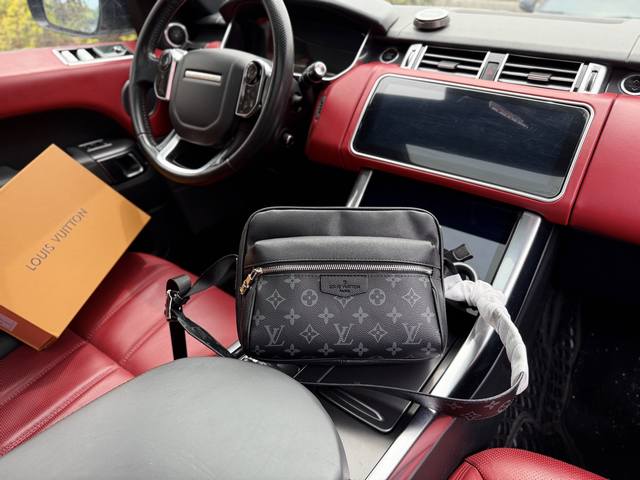 芯片版 高端货 新款 “Louis Vuitton”Lv单肩包 路易威登邮差包 黑武士单肩包 M30233 Louis Vuitton Outdoor 经典老花