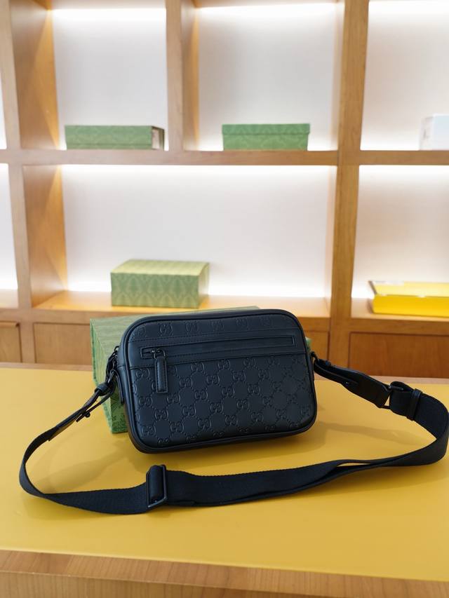 gucci 古驰 官网同步 高版本 斜挎单肩背包 永恒不过时的标志性产品 纯原单小牛皮 顶级五金制作 非市面普通版本 贸易公司订单货 全部实拍 实用性非常高 完