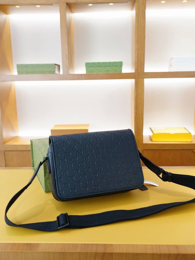 gucci 古驰 官网同步 高版本 斜挎单肩背包 永恒不过时的标志性产品 纯原单小牛皮 顶级五金制作 非市面普通版本 贸易公司订单货 全部实拍 实用性非常高 完