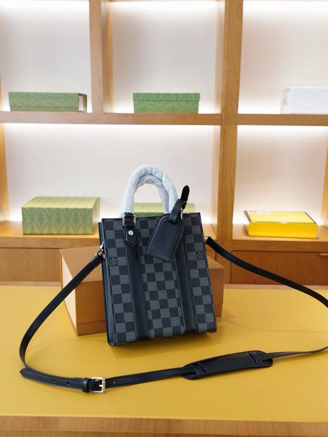 lv 路易威登 官网同步 高版本 斜挎单肩背包 永恒不过时的标志性产品 纯原单小牛皮 顶级五金制作 非市面普通版本 贸易公司订单货 全部实拍 实用性非常高 完全