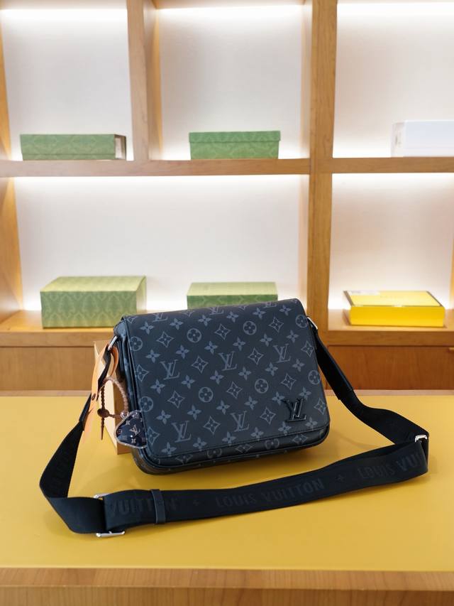 lv 路易威登 官网同步 高版本 斜挎单肩背包 永恒不过时的标志性产品 纯原单小牛皮 顶级五金制作 非市面普通版本 贸易公司订单货 全部实拍 实用性非常高 完全