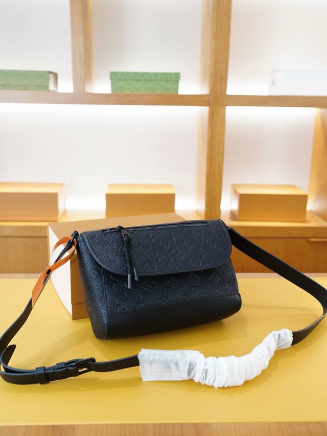 lv 路易威登 官网同步 芯片高版本 斜挎单肩背包 永恒不过时的标志性产品 纯原单小牛皮 顶级五金制作 非市面普通版本 贸易公司订单货 全部实拍 实用性非常高