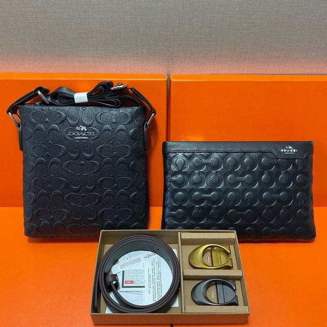 蔻驰Coach 头层皮质组合礼盒包装腰带俩款包包超级组合 公文包包是很实用的选择。手提包日常是非常适合的。 双扣皮带:头层皮质带身搭配3.5Cm广州原版扣 尺寸 蔻驰Coach 头层皮质组合礼盒包装腰带俩款包包超级组合 公文包包是很实用的选择。手提包日常是非常适合的。 双扣皮带:头层皮质带身搭配3.5Cm广州原版扣 尺寸